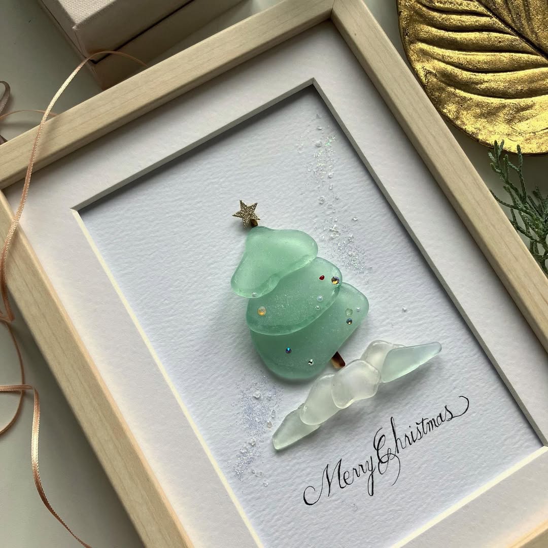 A light green sea glass Christmas tree🎄💚